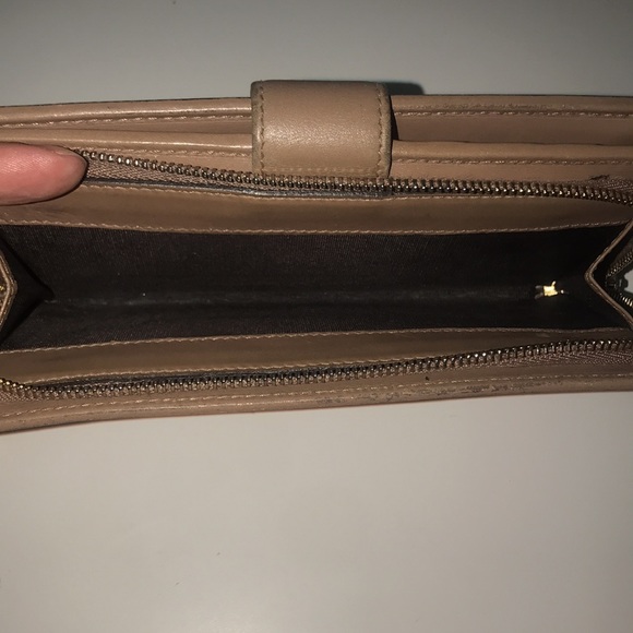 GUCCI BLUSH MONOGRAM WALLET WITH CHAIN - Picture 15 of 15